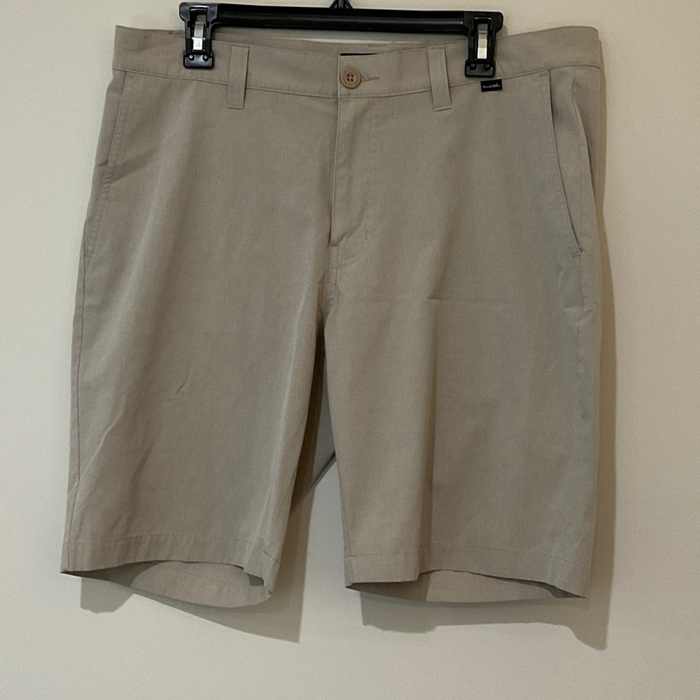 Travis Mathew Hefner 2.0 Performance Golf Shorts Flat Front Tan Size 36